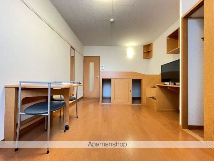 レオパレスローズ76103の居間