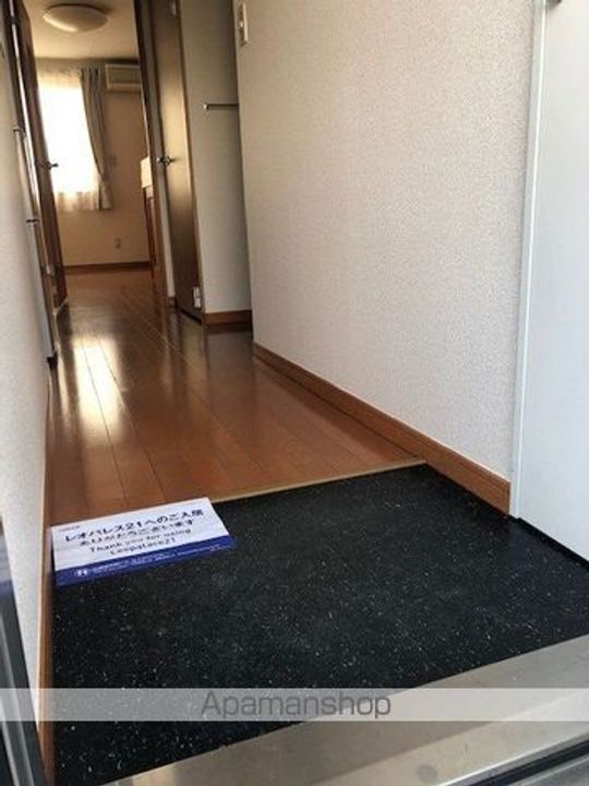 レオパレスROSATI102の玄関