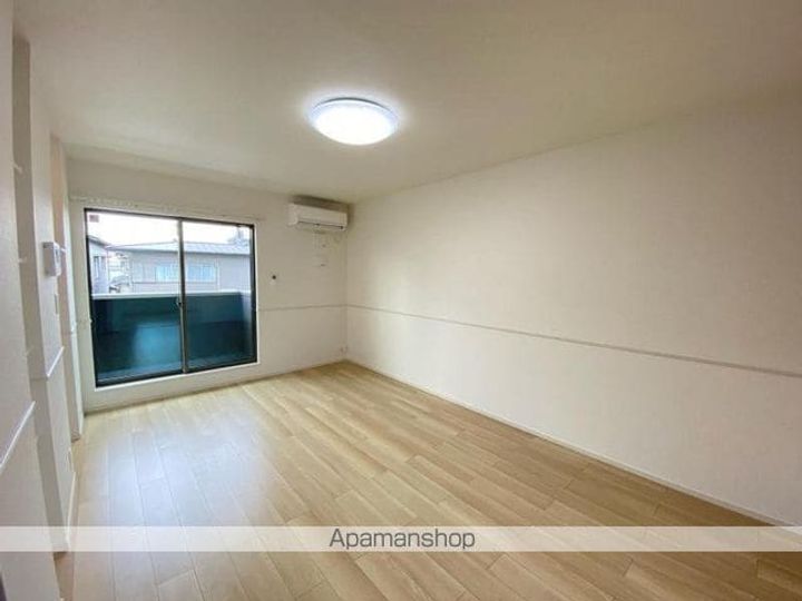 香川県高松市木太町の賃貸アパートの居間