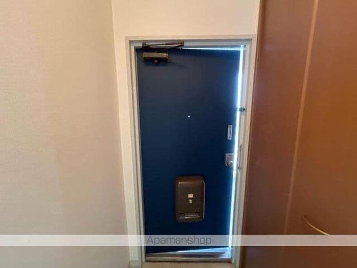 香川県高松市茜町の賃貸マンションの玄関