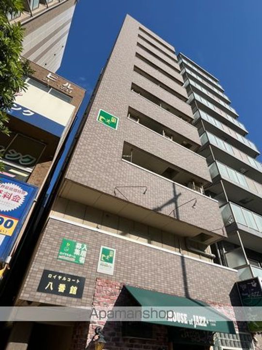 ロイヤルコート8番館の外観