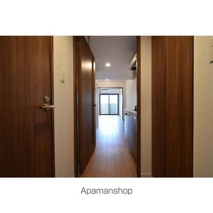 東京都中野区中央3丁目の賃貸マンションの玄関