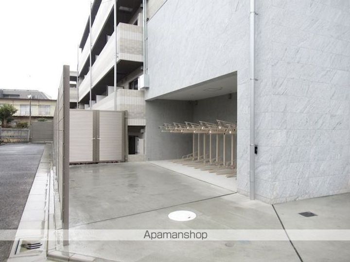 東京都練馬区小竹町2丁目の賃貸マンションの外観