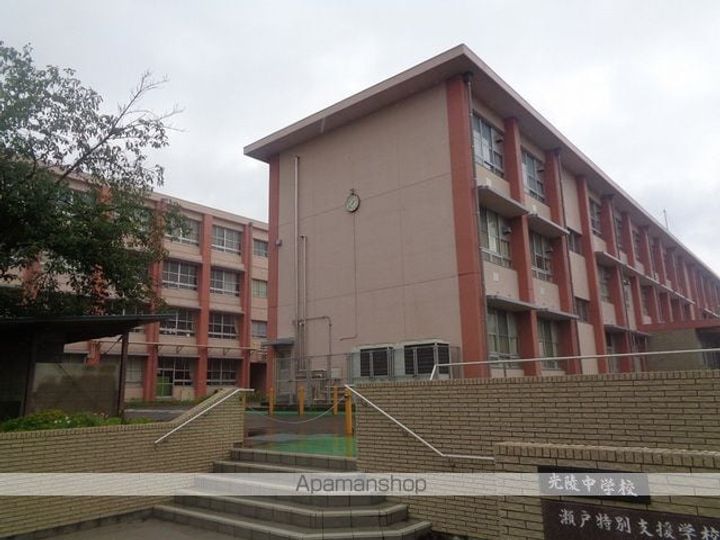 サープラスヤマダの周辺