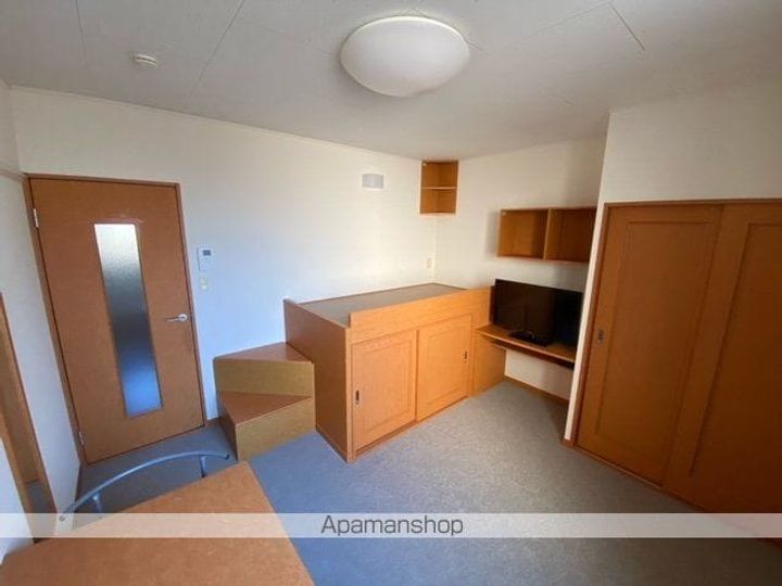 レオパレスROSE INNの居間