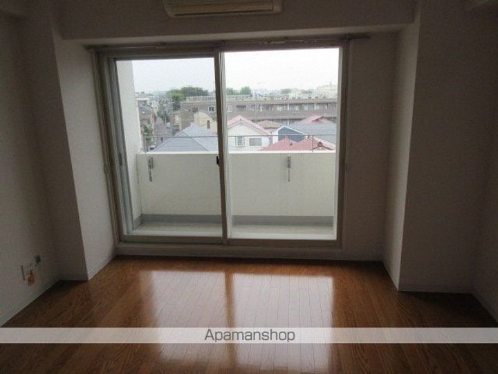 東京都中野区大和町2丁目の賃貸マンションの居間