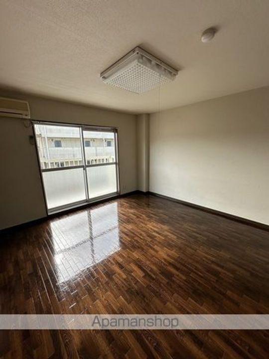 グランシャトー青山北棟307の居間