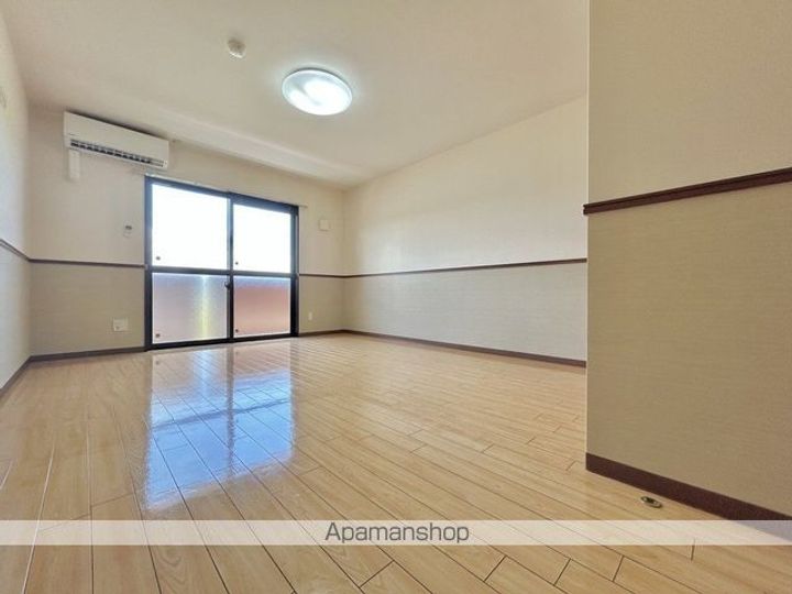 滋賀県蒲生郡日野町大字内池の賃貸マンションの内装