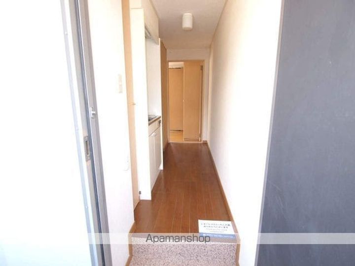 レオパレスメゾン桔梗101の玄関