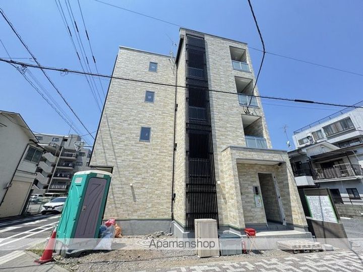 東京都福生市本町の賃貸マンションの外観