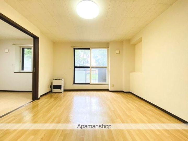 リベア的場の内装