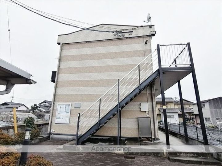 レオパレスウエストコートの外観