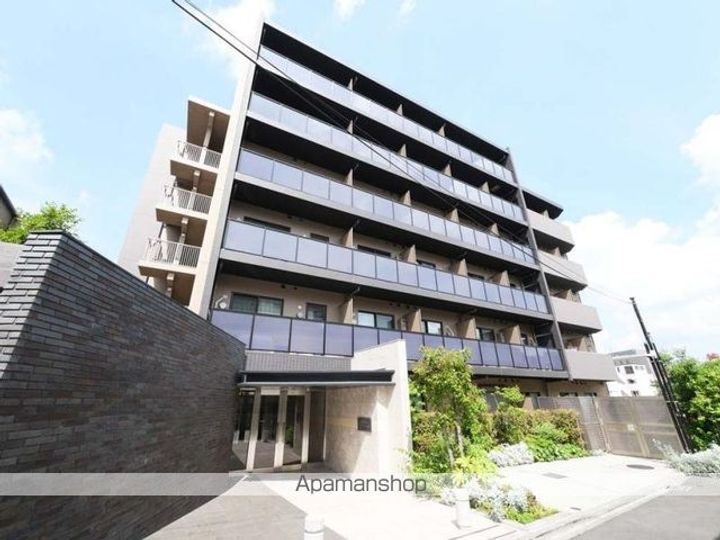 東京都新宿区高田馬場2丁目の賃貸マンションの外観