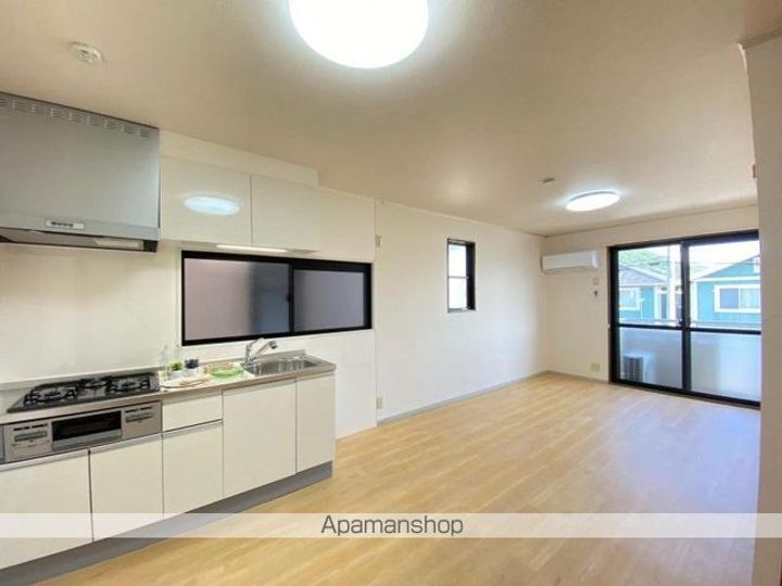 香川県高松市鶴市町の賃貸アパートの居間