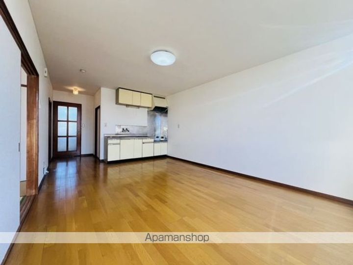 メゾンドピュアA棟202の居間