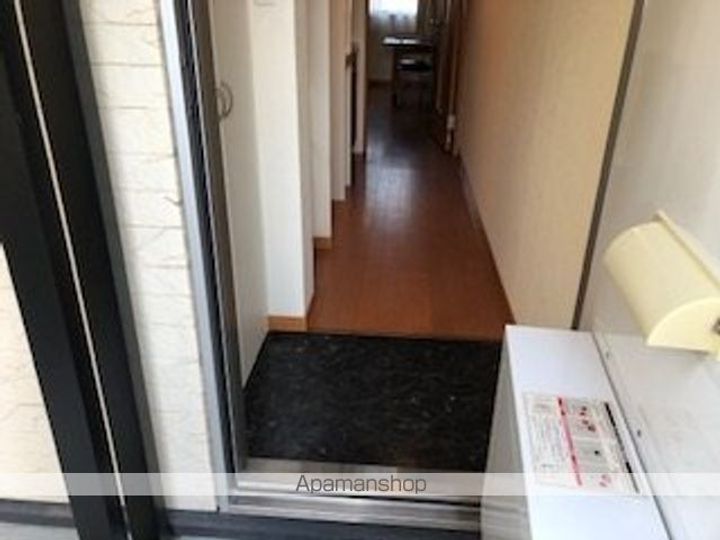 レオパレスかがやき104の玄関