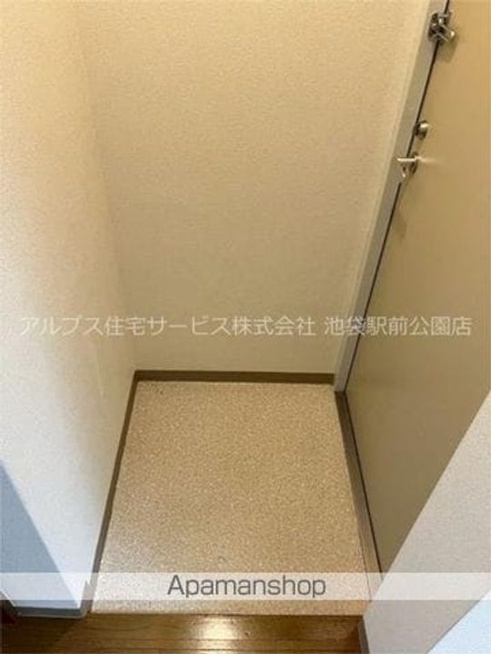 パレス内田7号館の玄関