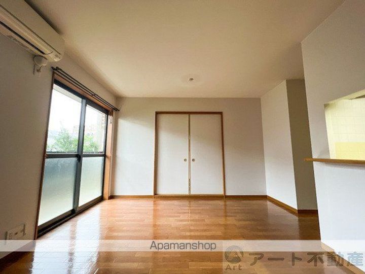 フォブール大原の居間