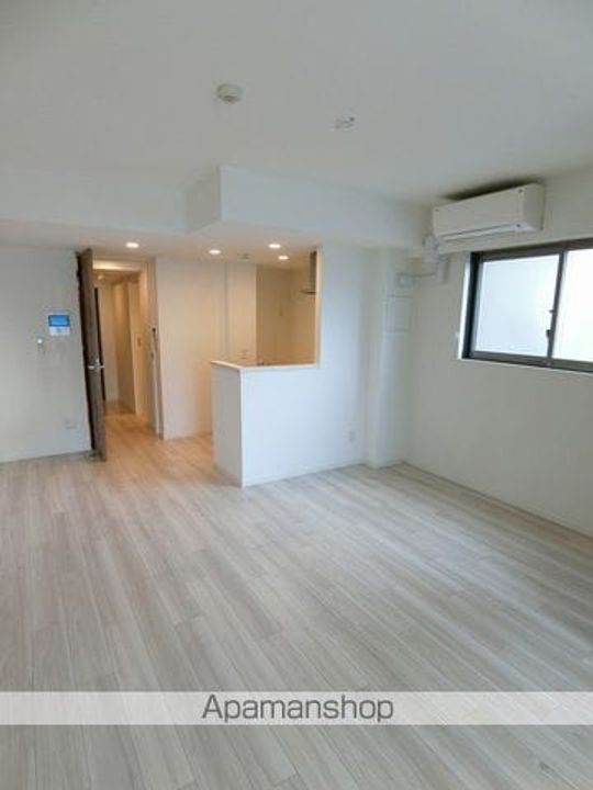 東京都台東区根岸3丁目の賃貸マンションの居間