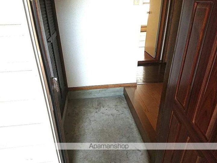 ハイツB&K102の玄関