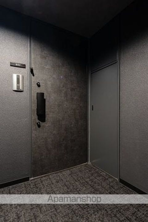 東京都港区南青山2丁目の賃貸マンションの玄関