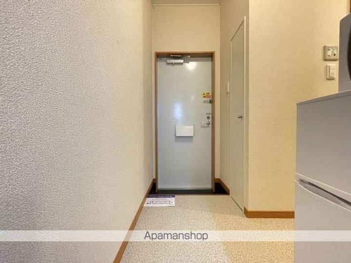 レオパレスIMPULⅤ101の玄関