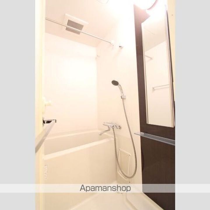 神奈川県横浜市鶴見区鶴見中央4丁目の賃貸マンション214の風呂