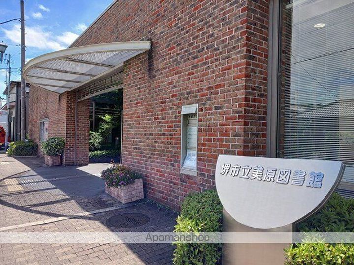 エヌ プラスの周辺