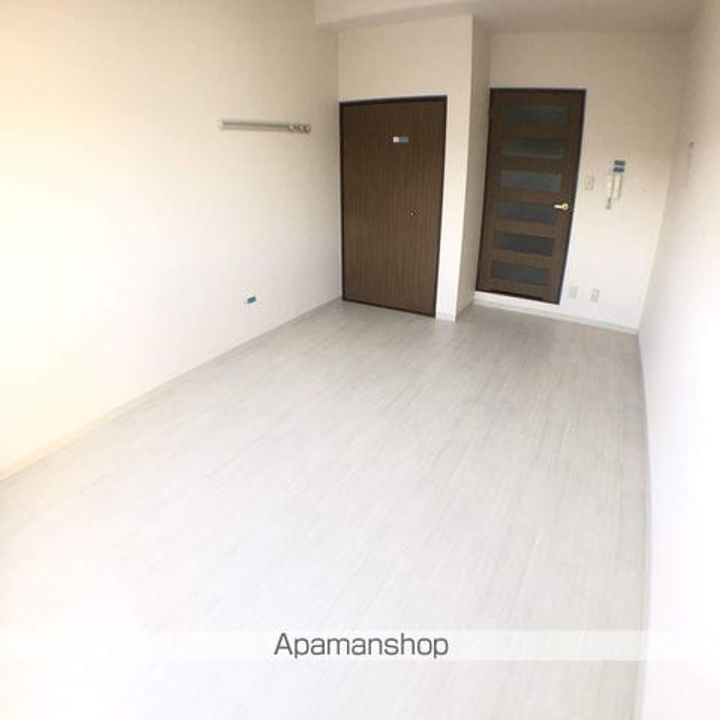 滋賀県草津市岡本町の賃貸マンションの居間