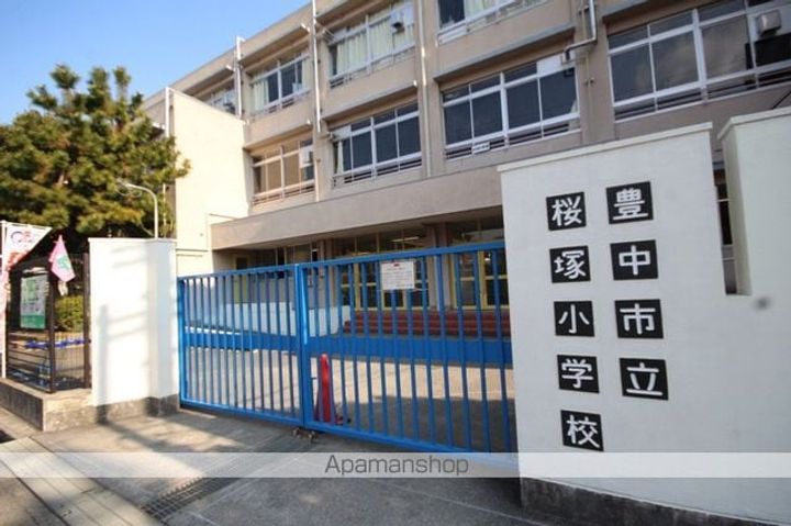 ラークスパ岡町の周辺