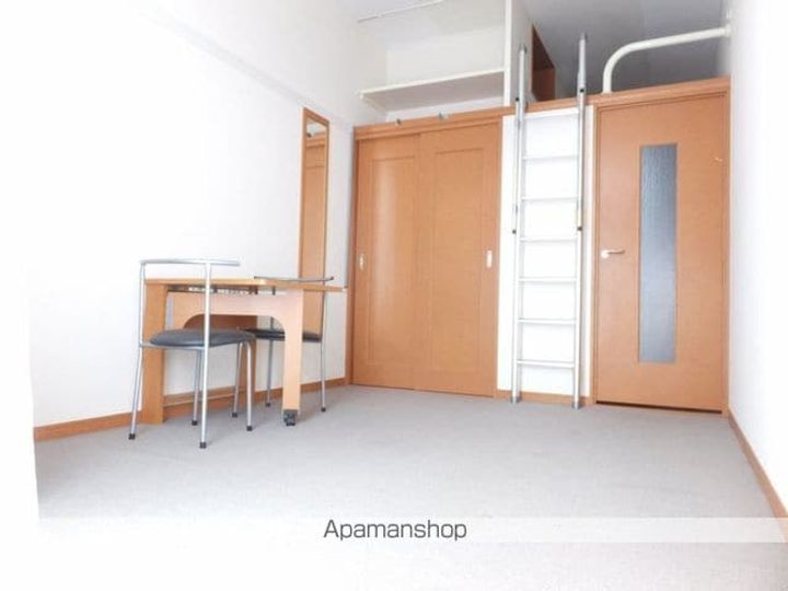 レオパレスAUBE 蒲原212の居間