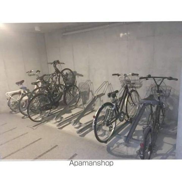 東京都中野区新井2丁目の賃貸マンションの外観