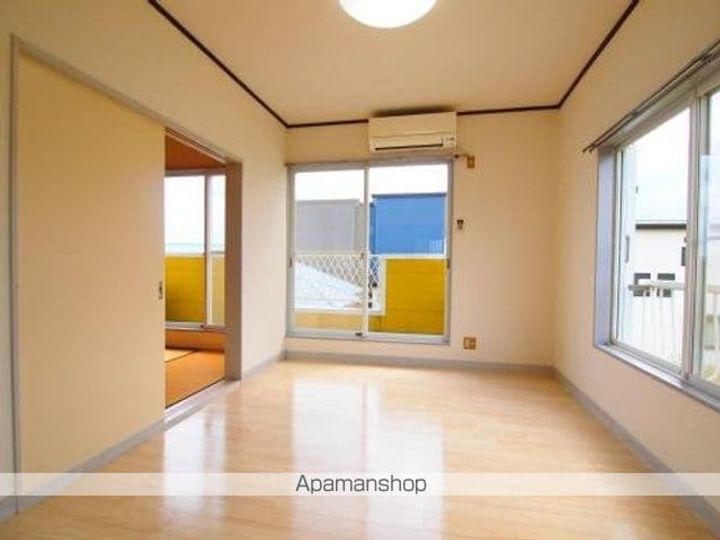 ハイツサンライズ103の居間