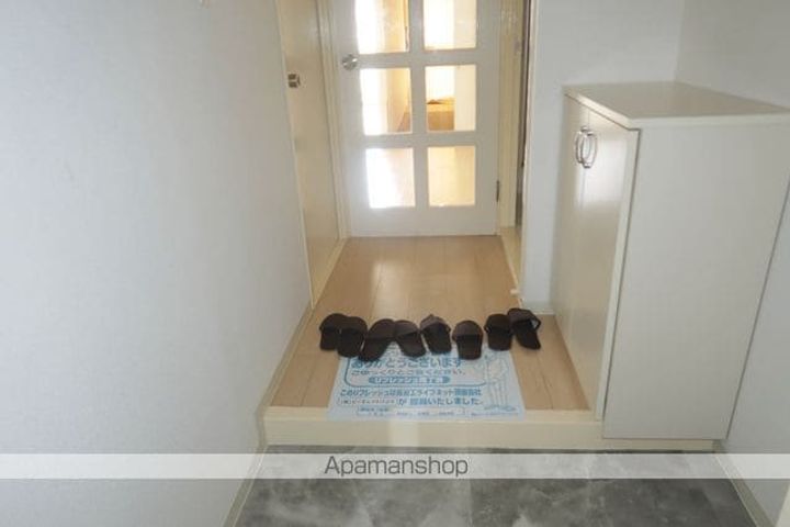 入間市駅前ビルの玄関