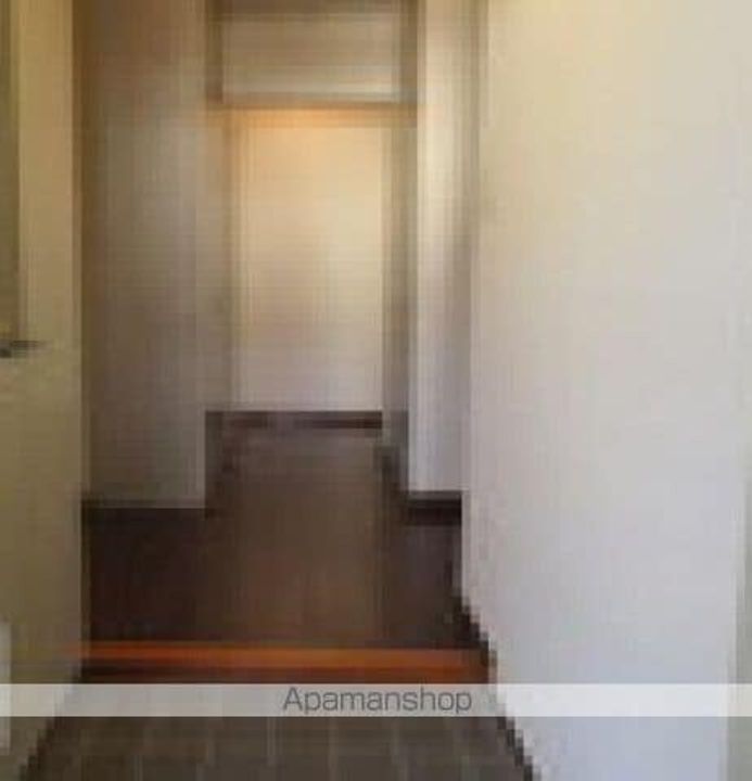 香川県高松市屋島西町の賃貸マンションの玄関