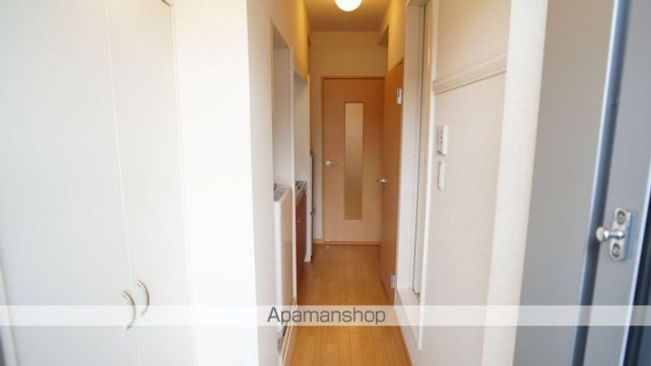 レオパレスOKANOの玄関