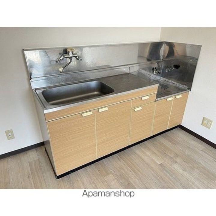 ロイヤルシャトー静403のキッチン