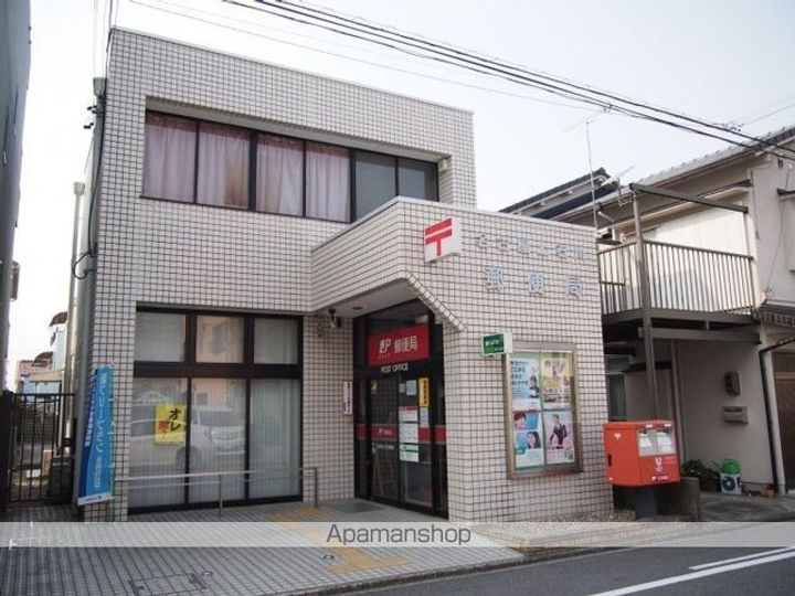 クイーンズ・スクエアの周辺