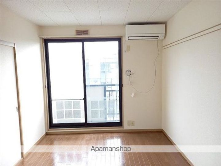 アルファ弐番館の居間