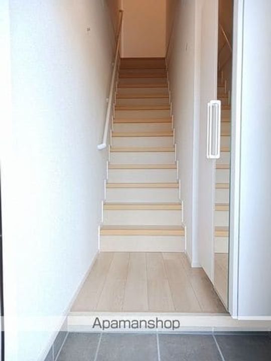 千葉県木更津市中里の賃貸アパートの玄関