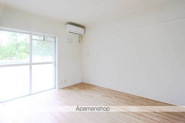 ビレッジハウス柴宿2号棟101の居間