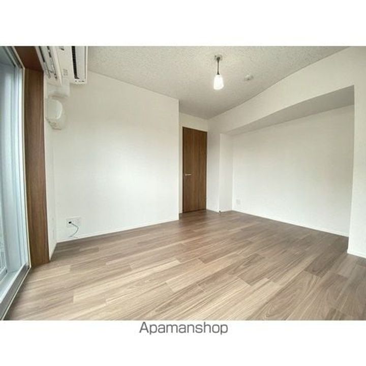 コンフォリア・リヴ森下MUTIOの居間