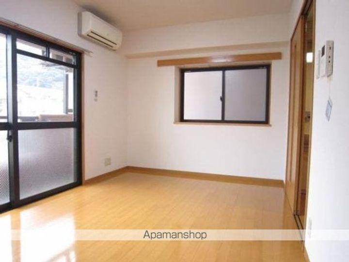 クオリア高砂502の居間