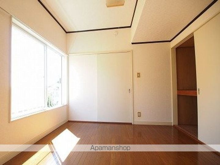 レジデンス国末の内装