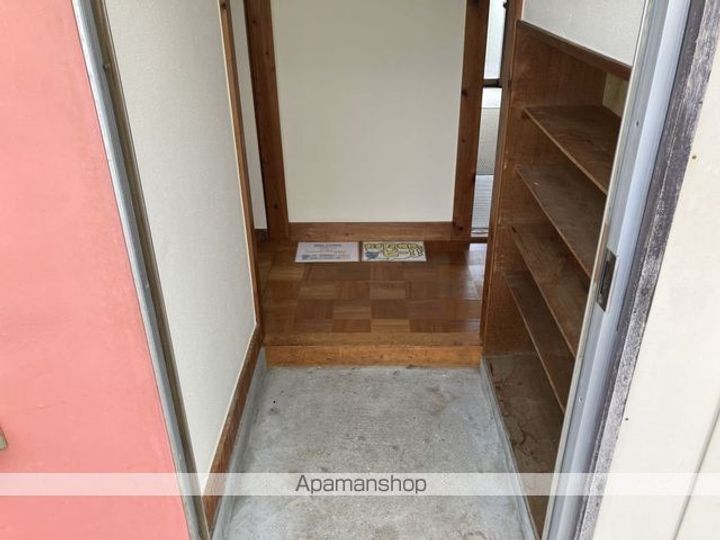 大和コーポ西棟の玄関