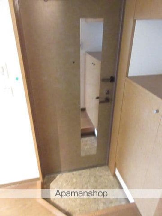 東京都杉並区高円寺南2丁目の賃貸マンションの玄関