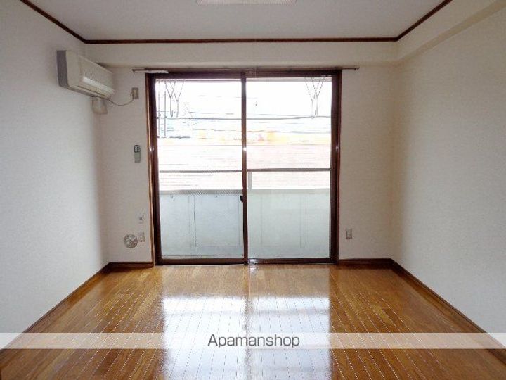 アクティス元町306の居間