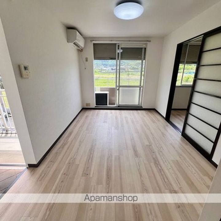 サニーハイツ須後B-201の居間