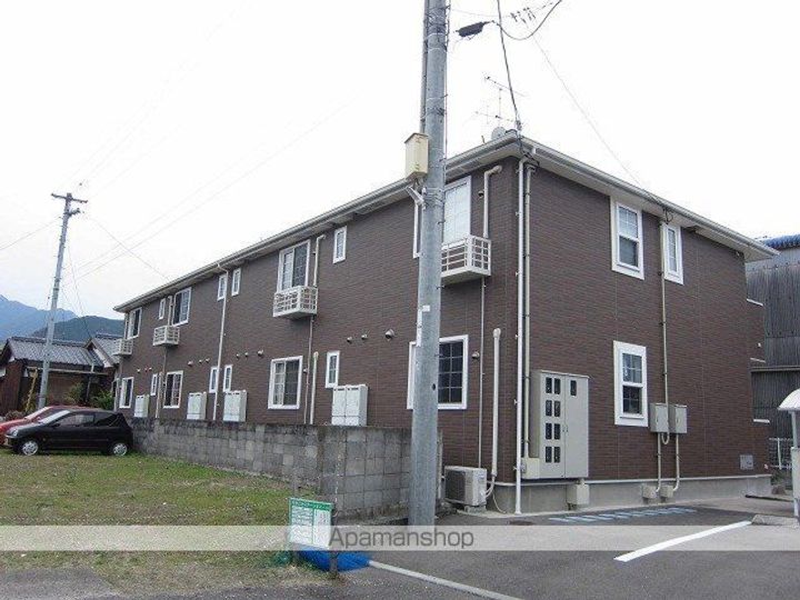 愛媛県新居浜市星原町の賃貸アパートの外観