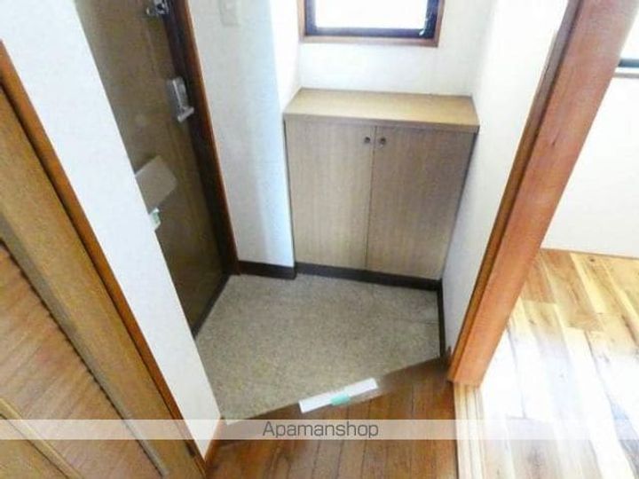 ハイツスカイベリーの玄関